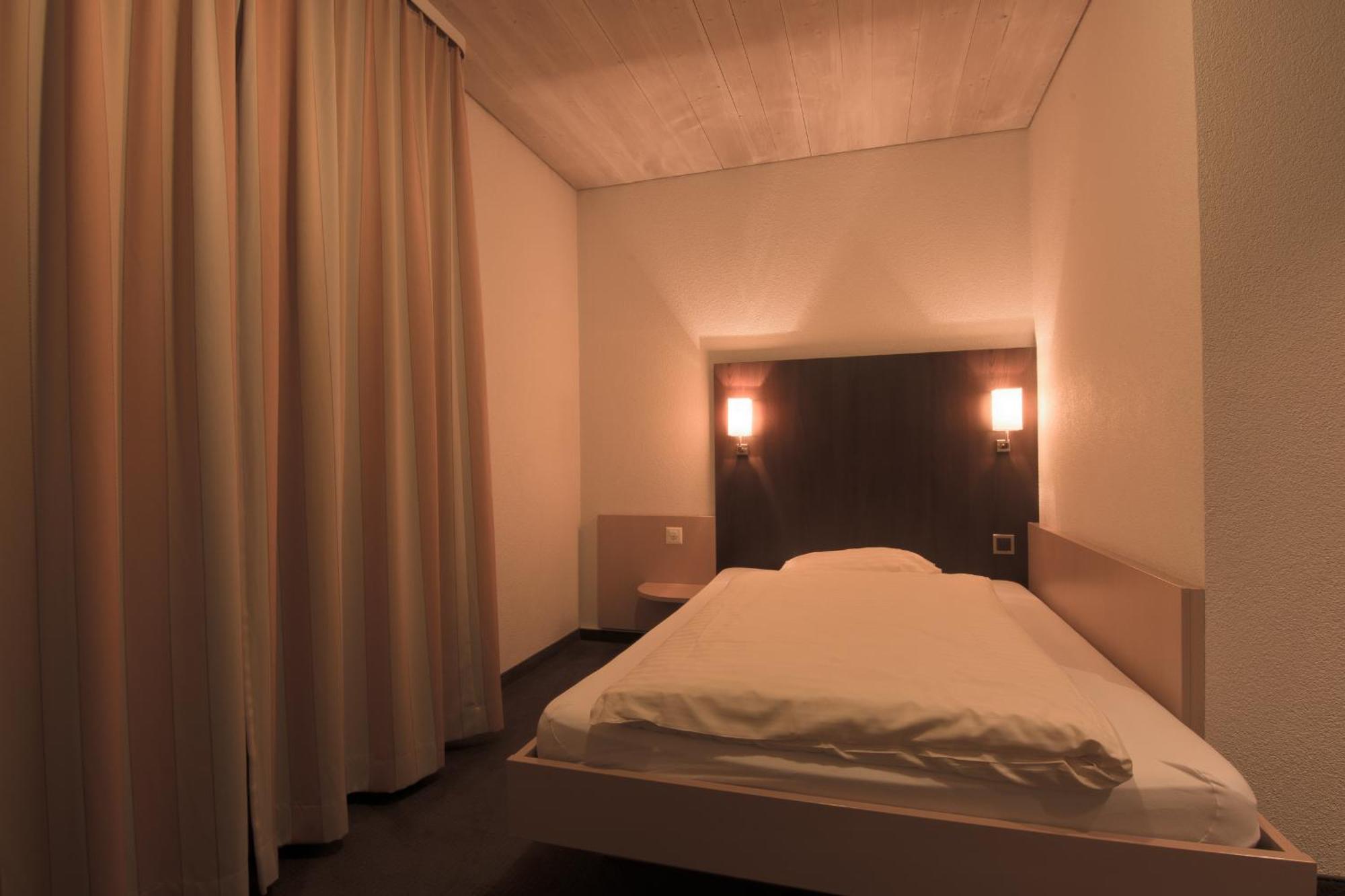 Hotel Zum Goldenen Kreuz Frauenfeld Phòng bức ảnh