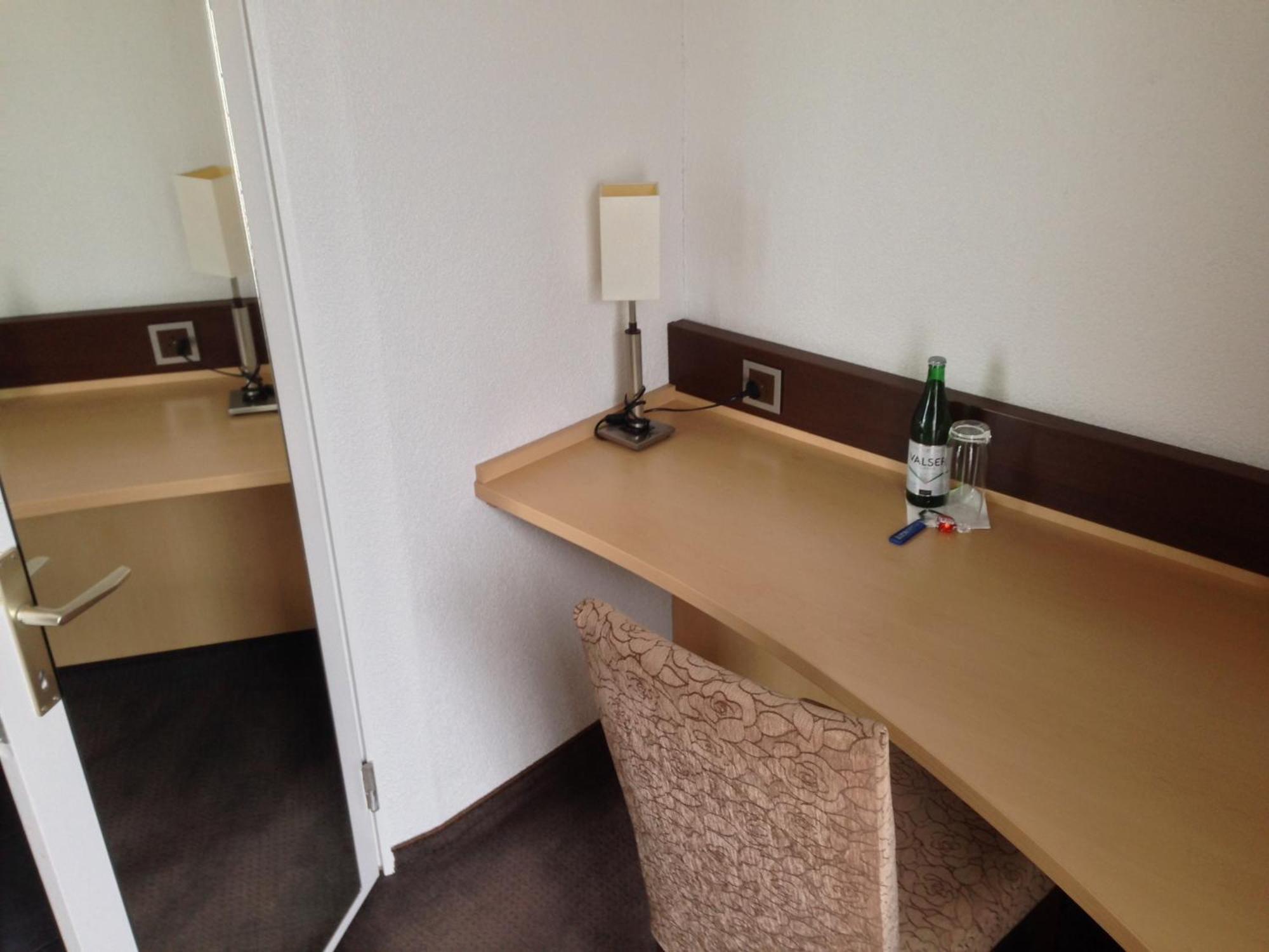 Hotel Zum Goldenen Kreuz Frauenfeld Phòng bức ảnh