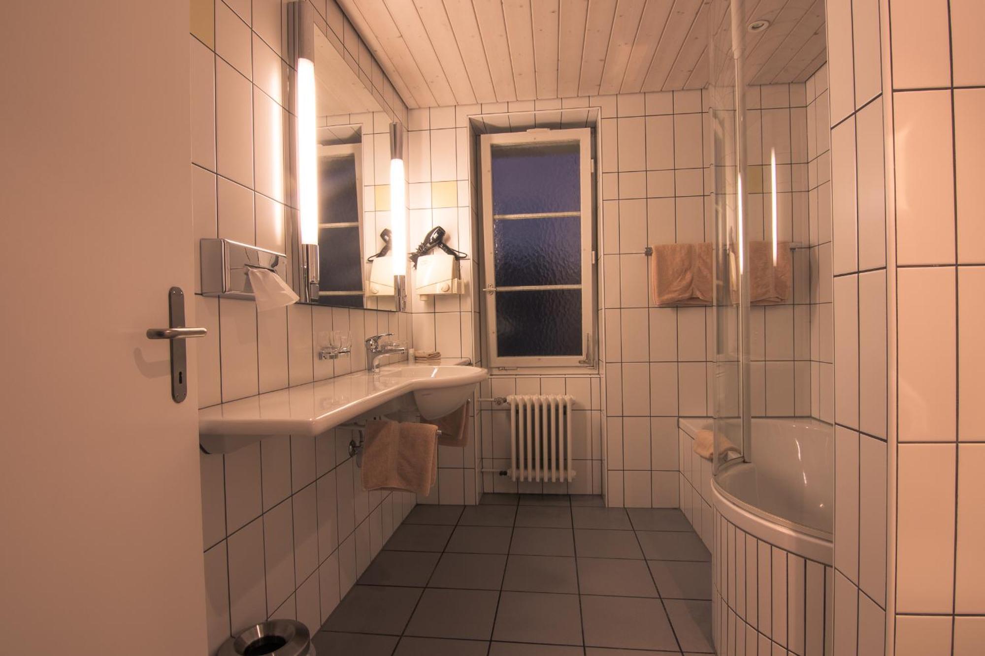 Hotel Zum Goldenen Kreuz Frauenfeld Ngoại thất bức ảnh